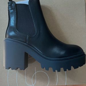 UO Chloe Chelsea Boot 9 NEW Urban Outfitters